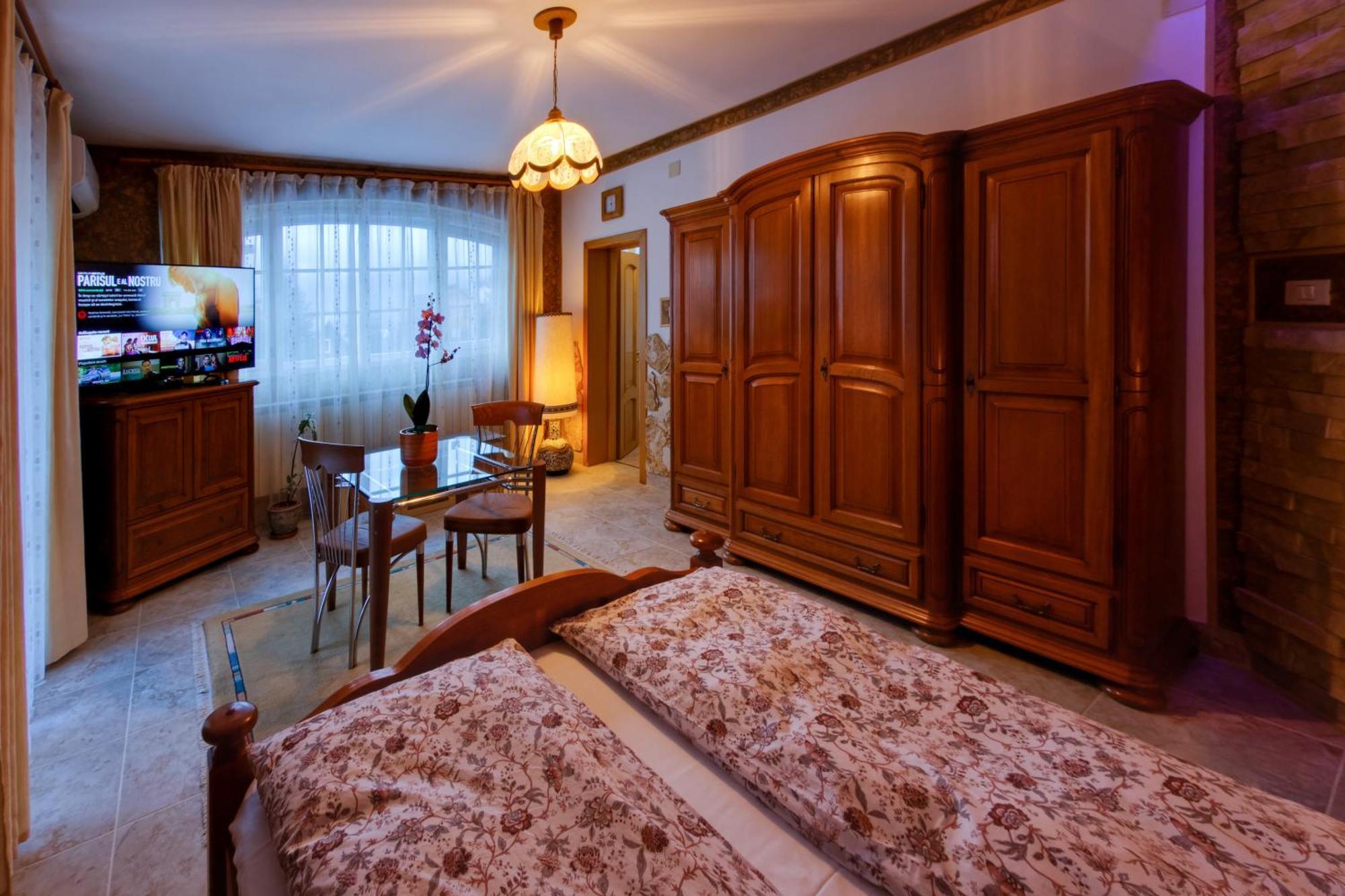 Club-Austria Residence (Adults Only) Busteni Exterior photo