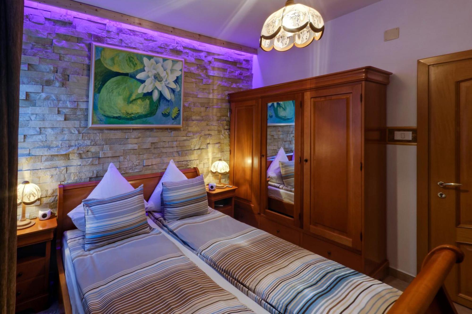 Club-Austria Residence (Adults Only) Busteni Exterior photo