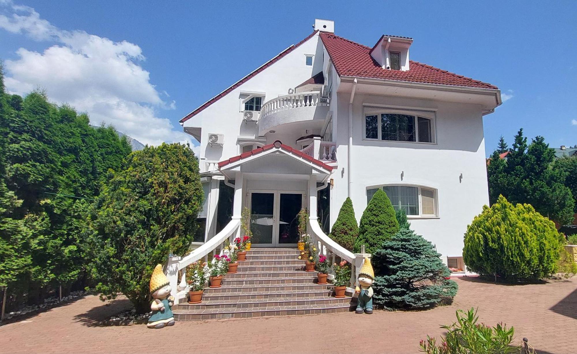 Club-Austria Residence (Adults Only) Busteni Exterior photo